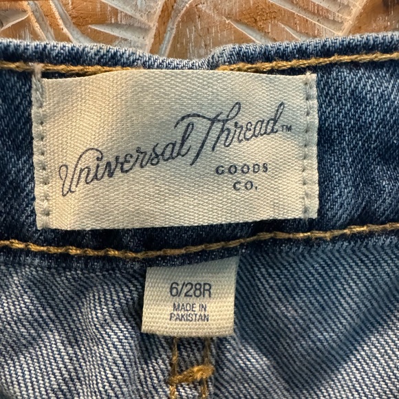 Universal Threads Patchwork Blue Jeans- size 6/28R - Picture 3 of 3